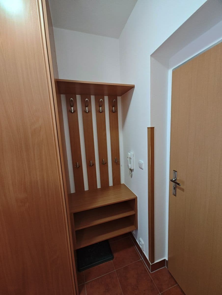 Pronájem bytu 2+kk 53 m², Lysolajská, Horoměřice, Středočeský kraj Pronájem bytu 2+kk 53 m², Lysolajská, Horoměřice, Středočeský kraj