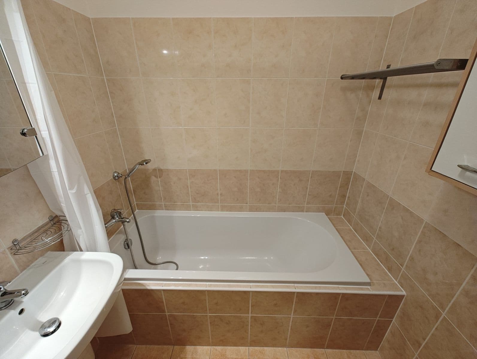 Pronájem bytu 2+kk 53 m², Lysolajská, Horoměřice, Středočeský kraj Pronájem bytu 2+kk 53 m², Lysolajská, Horoměřice, Středočeský kraj