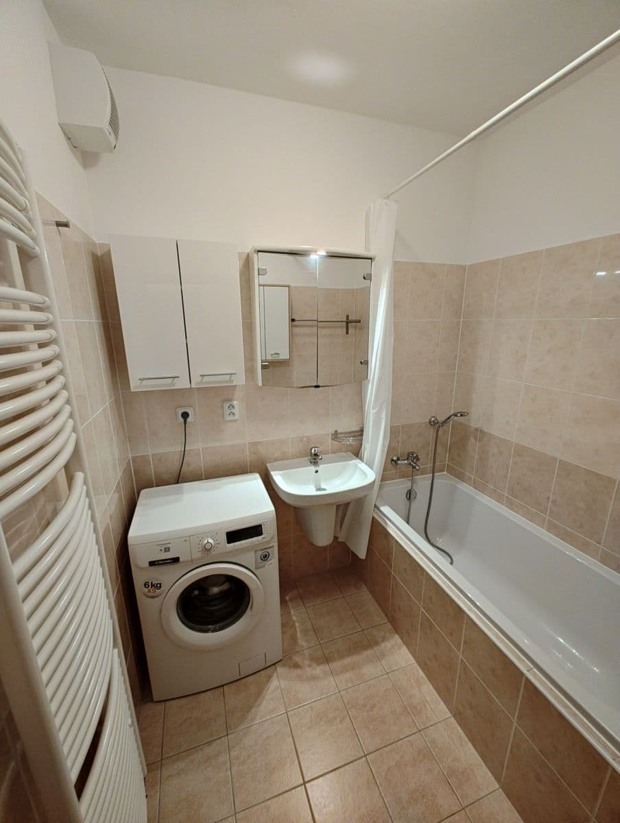 Pronájem bytu 2+kk 53 m², Lysolajská, Horoměřice, Středočeský kraj Pronájem bytu 2+kk 53 m², Lysolajská, Horoměřice, Středočeský kraj