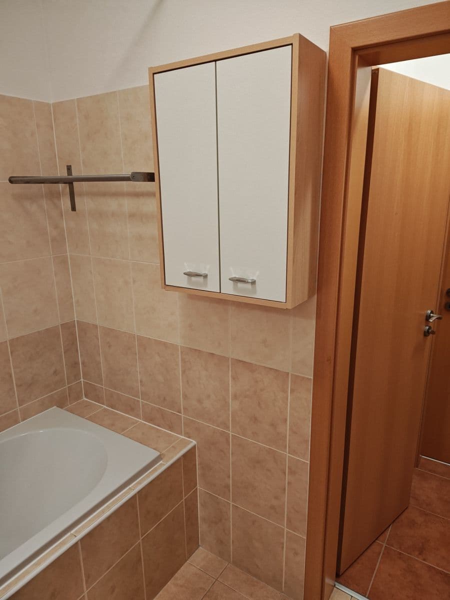 Pronájem bytu 2+kk 53 m², Lysolajská, Horoměřice, Středočeský kraj Pronájem bytu 2+kk 53 m², Lysolajská, Horoměřice, Středočeský kraj