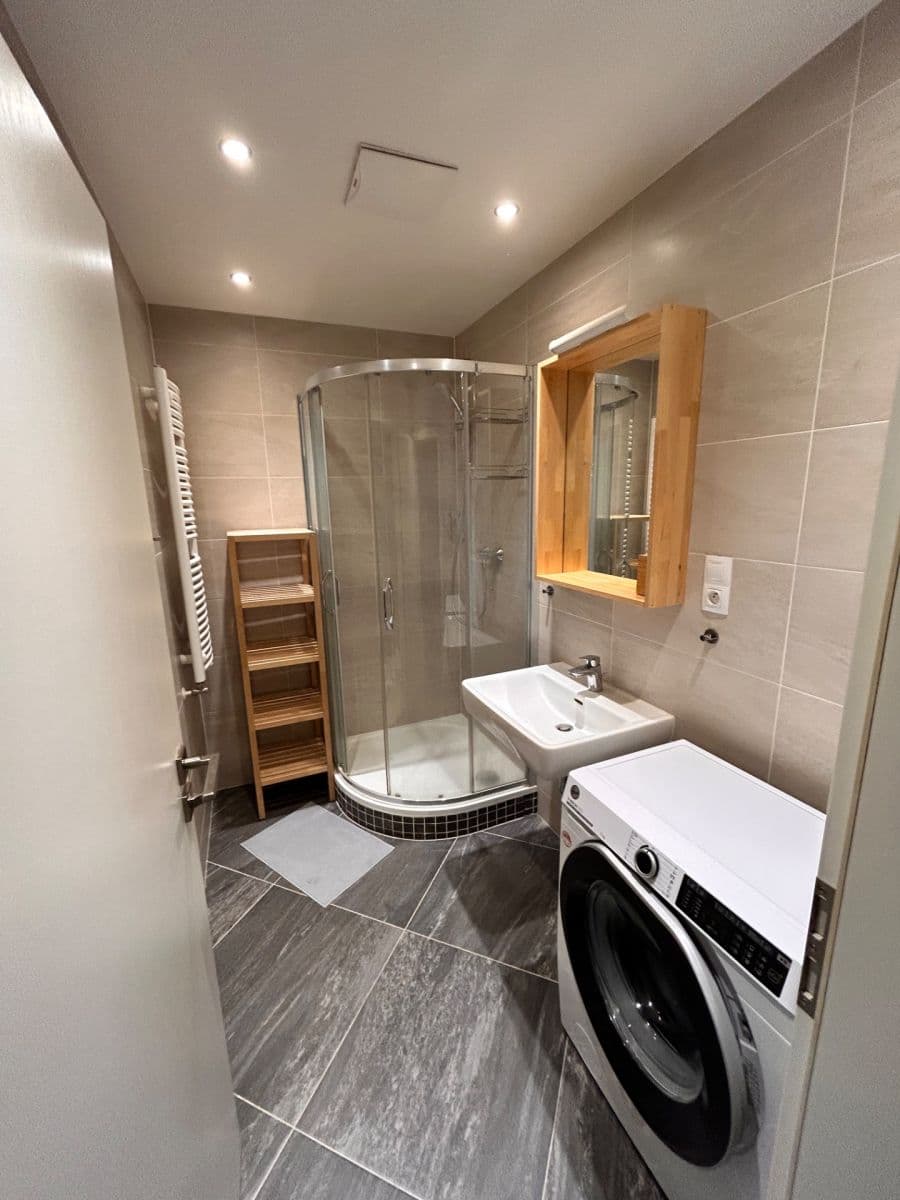 Pronájem bytu Garsoniéra 35 m², Olšanská, Praha, Praha Pronájem bytu Garsoniéra 35 m², Olšanská, Praha, Praha