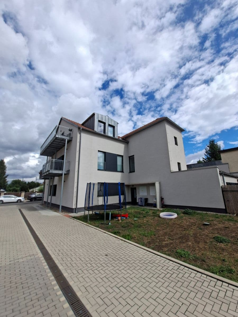 Pronájem bytu 1+kk 33 m², Dělnická, Čelákovice, Středočeský kraj Pronájem bytu 1+kk 33 m², Dělnická, Čelákovice, Středočeský kraj