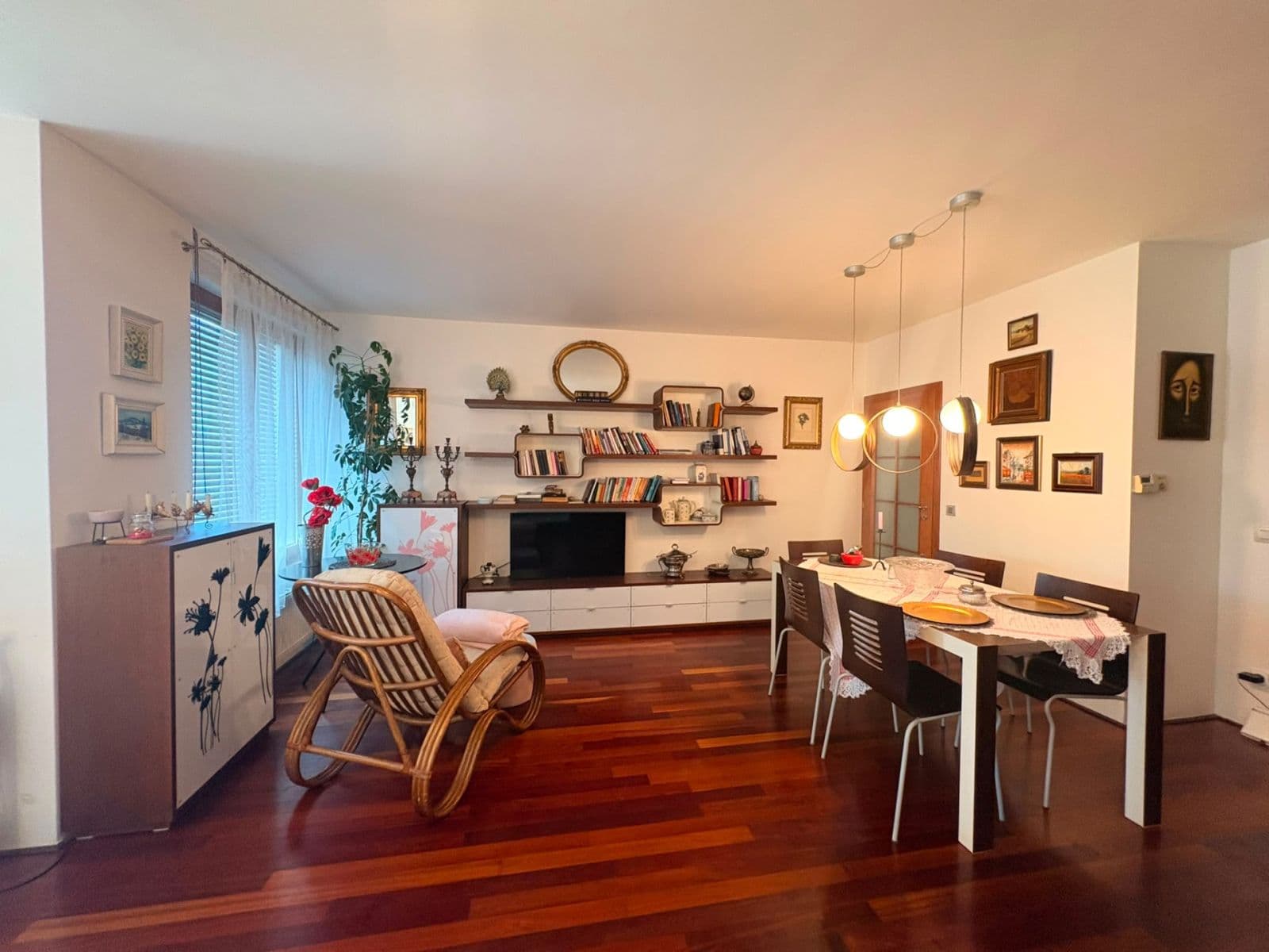 Pronájem bytu 2+1 87 m², Ruská, Praha, Praha Pronájem bytu 2+1 87 m², Ruská, Praha, Praha