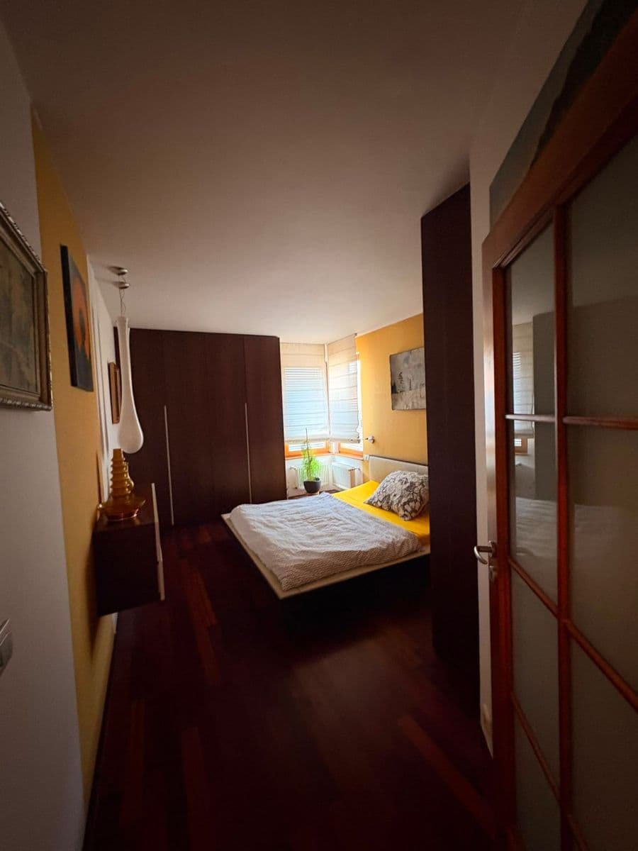 Pronájem bytu 2+1 87 m², Ruská, Praha, Praha Pronájem bytu 2+1 87 m², Ruská, Praha, Praha