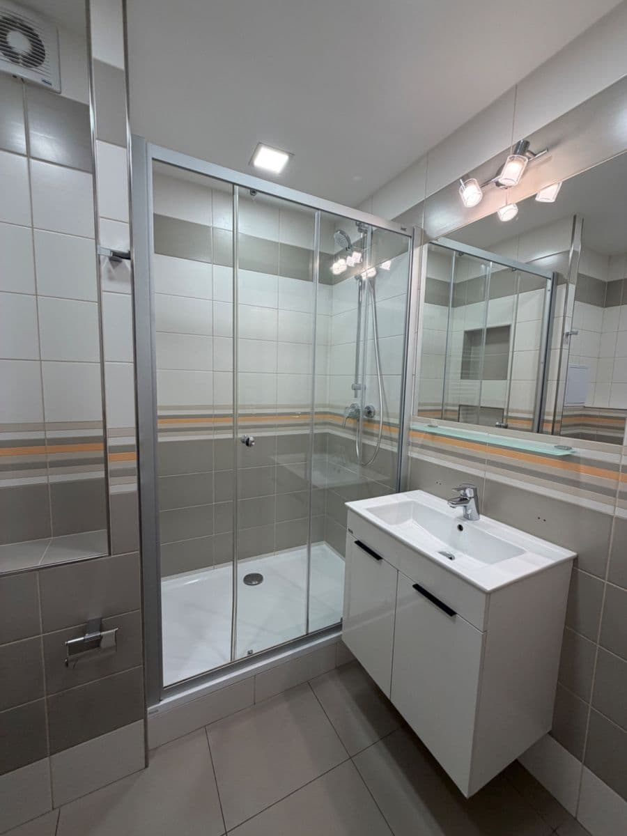 Pronájem bytu 2+kk 45 m², Mádrova, Praha, Praha Pronájem bytu 2+kk 45 m², Mádrova, Praha, Praha