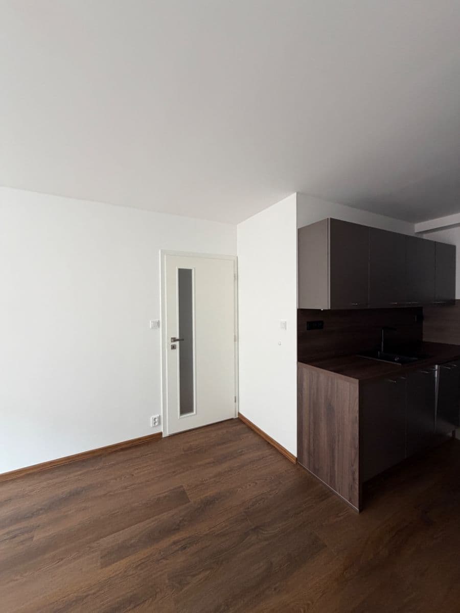 Pronájem bytu 2+kk 45 m², Mádrova, Praha, Praha Pronájem bytu 2+kk 45 m², Mádrova, Praha, Praha
