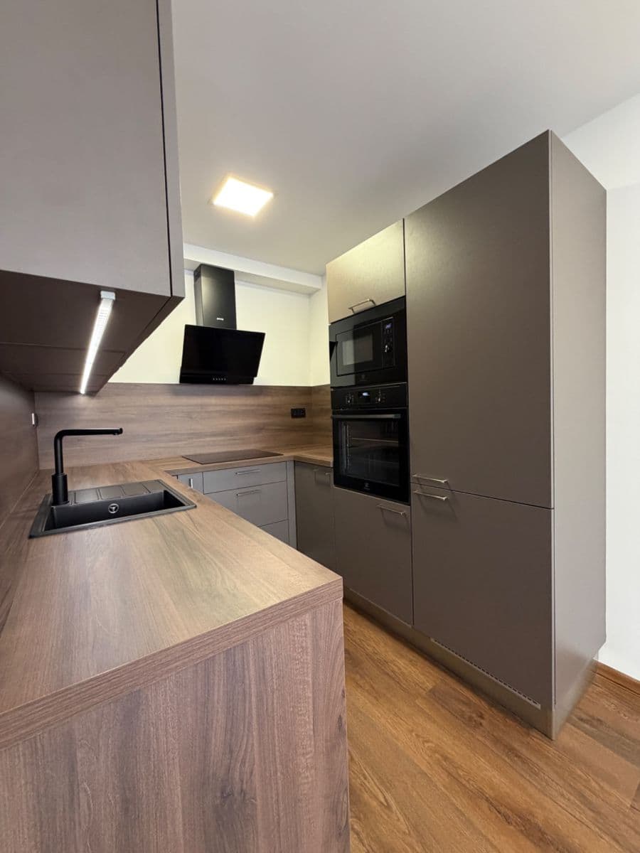 Pronájem bytu 2+kk 45 m², Mádrova, Praha, Praha Pronájem bytu 2+kk 45 m², Mádrova, Praha, Praha