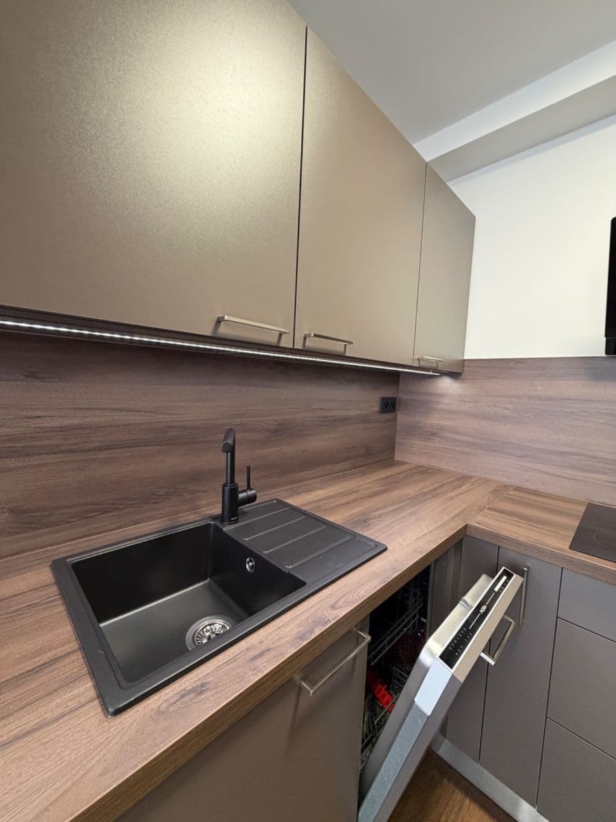 Pronájem bytu 2+kk 45 m², Mádrova, Praha, Praha Pronájem bytu 2+kk 45 m², Mádrova, Praha, Praha