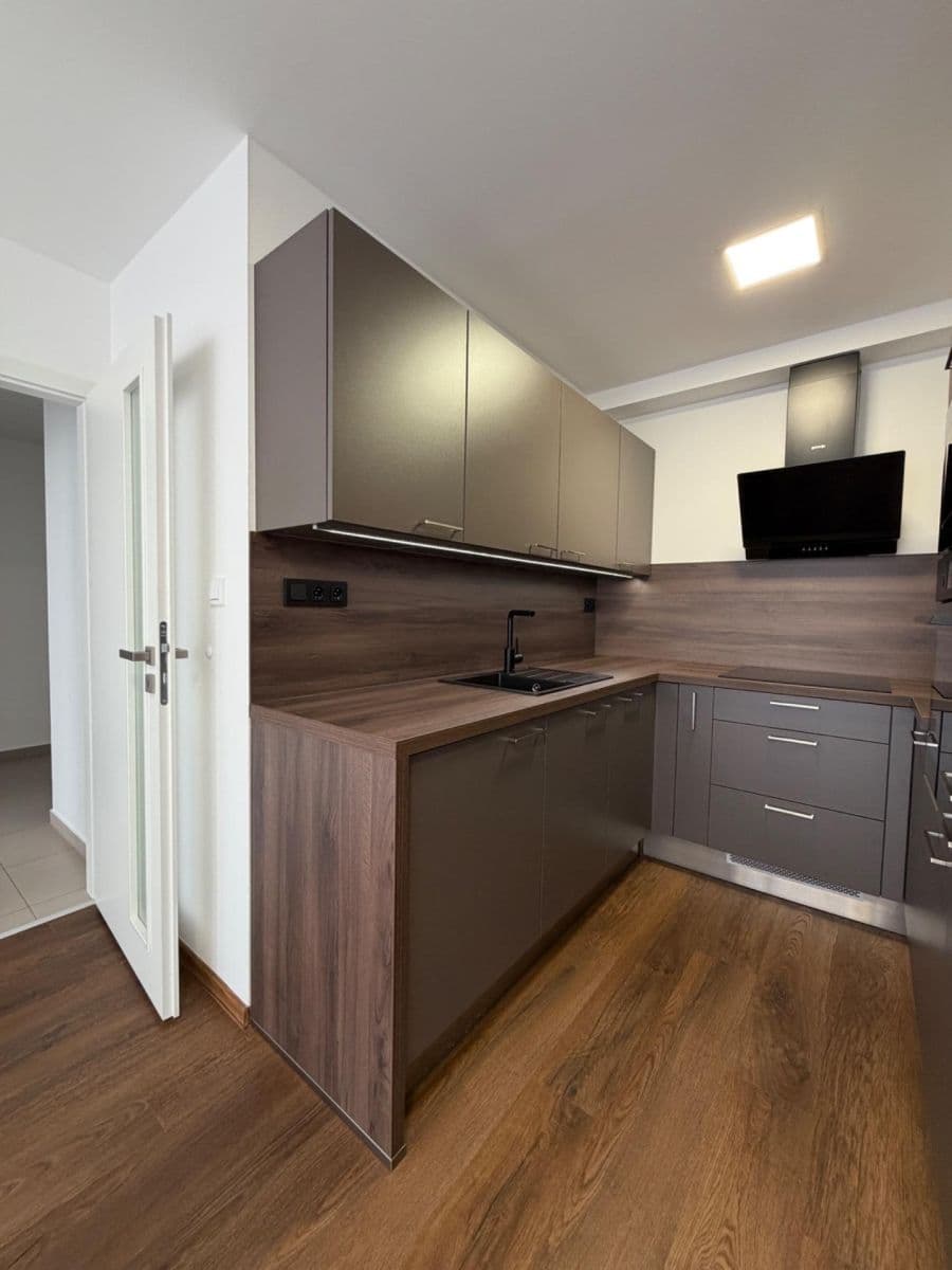Pronájem bytu 2+kk 45 m², Mádrova, Praha, Praha Pronájem bytu 2+kk 45 m², Mádrova, Praha, Praha