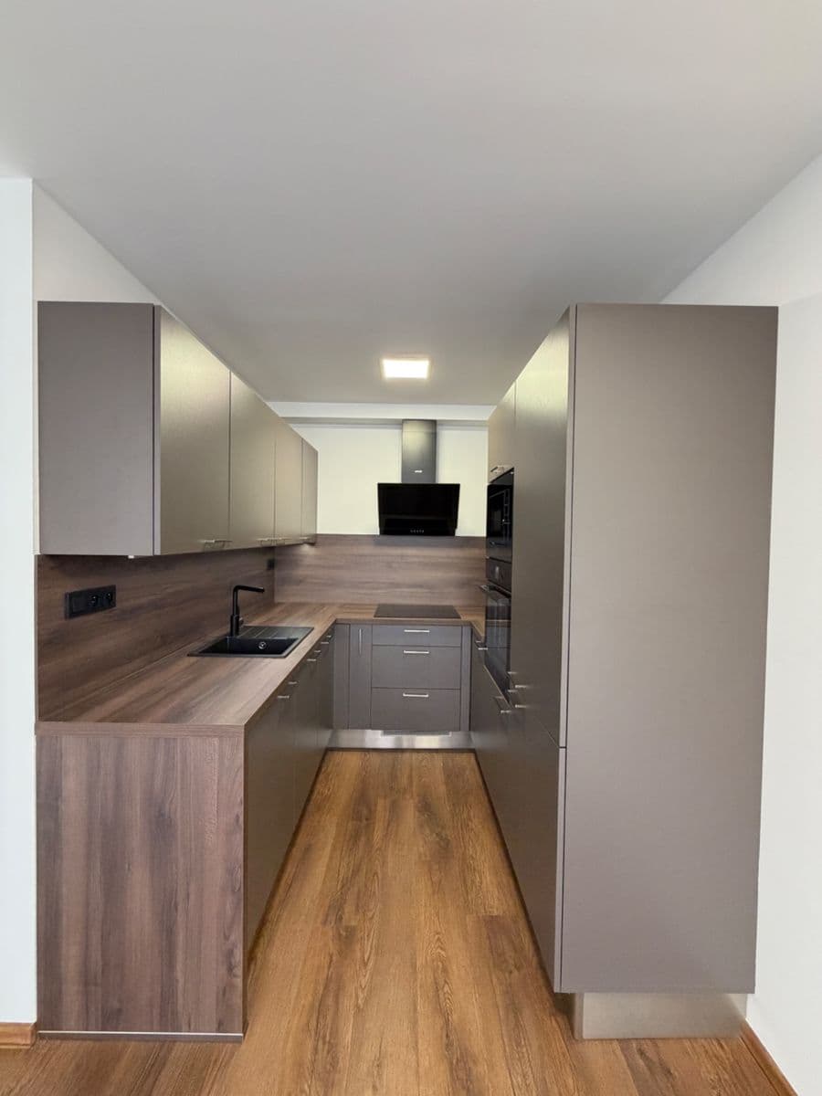 Pronájem bytu 2+kk 45 m², Mádrova, Praha, Praha Pronájem bytu 2+kk 45 m², Mádrova, Praha, Praha