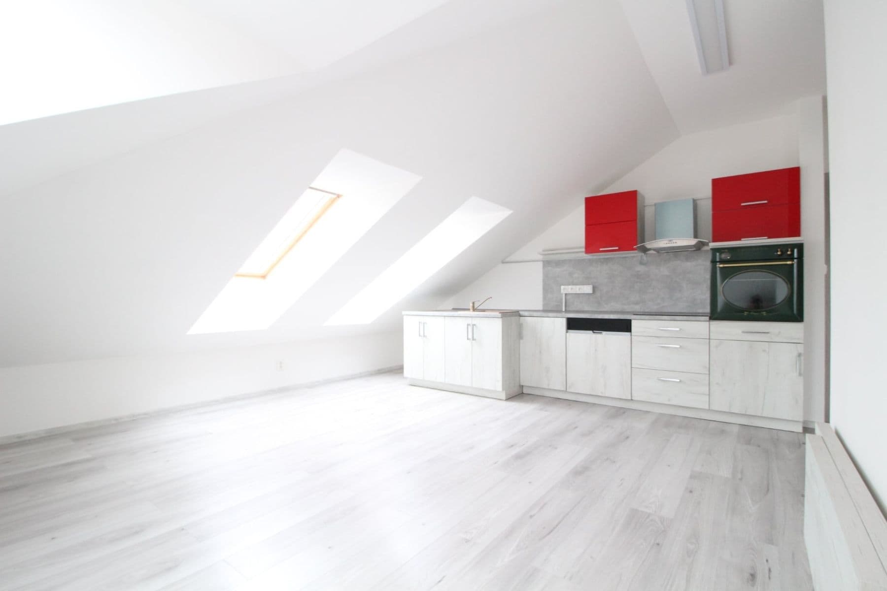 Pronájem bytu 3+1 78 m², Slepá, Milovice, Středočeský kraj Pronájem bytu 3+1 78 m², Slepá, Milovice, Středočeský kraj