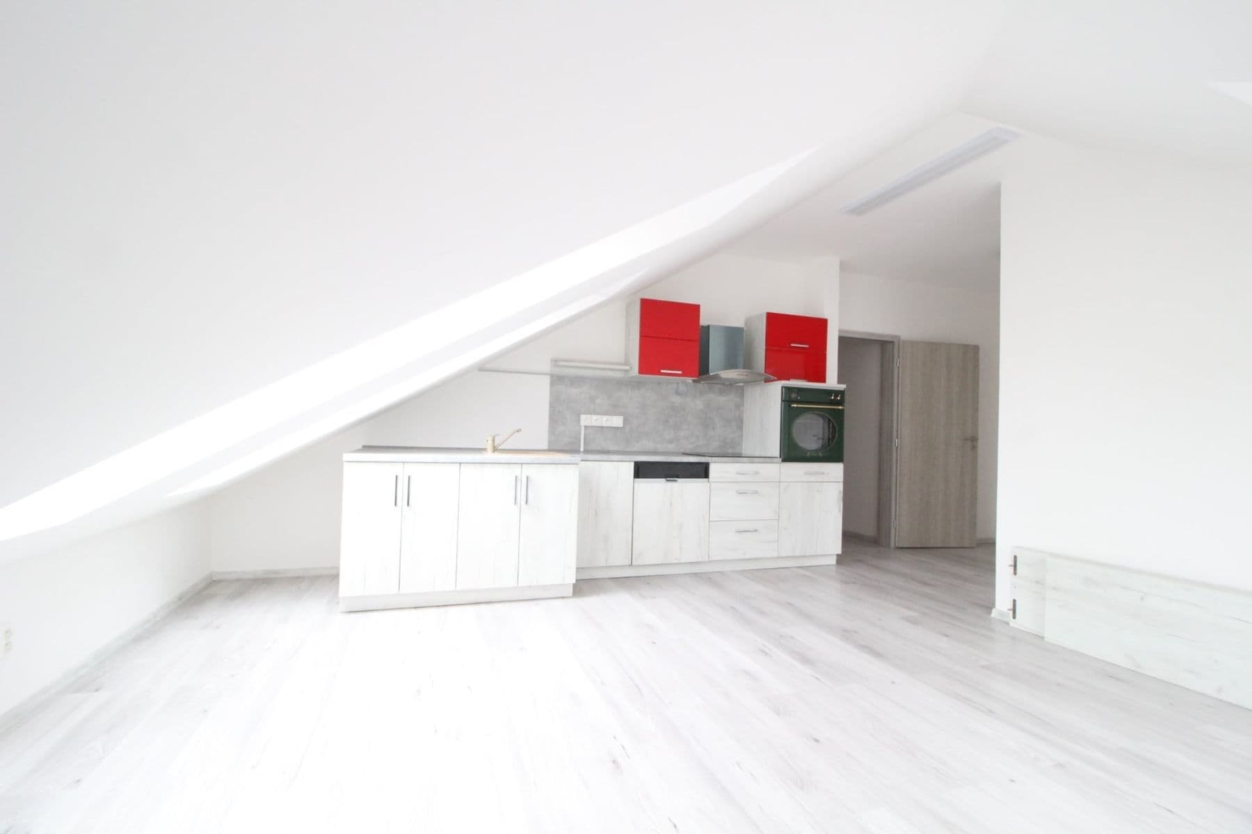 Pronájem bytu 3+1 78 m², Slepá, Milovice, Středočeský kraj Pronájem bytu 3+1 78 m², Slepá, Milovice, Středočeský kraj