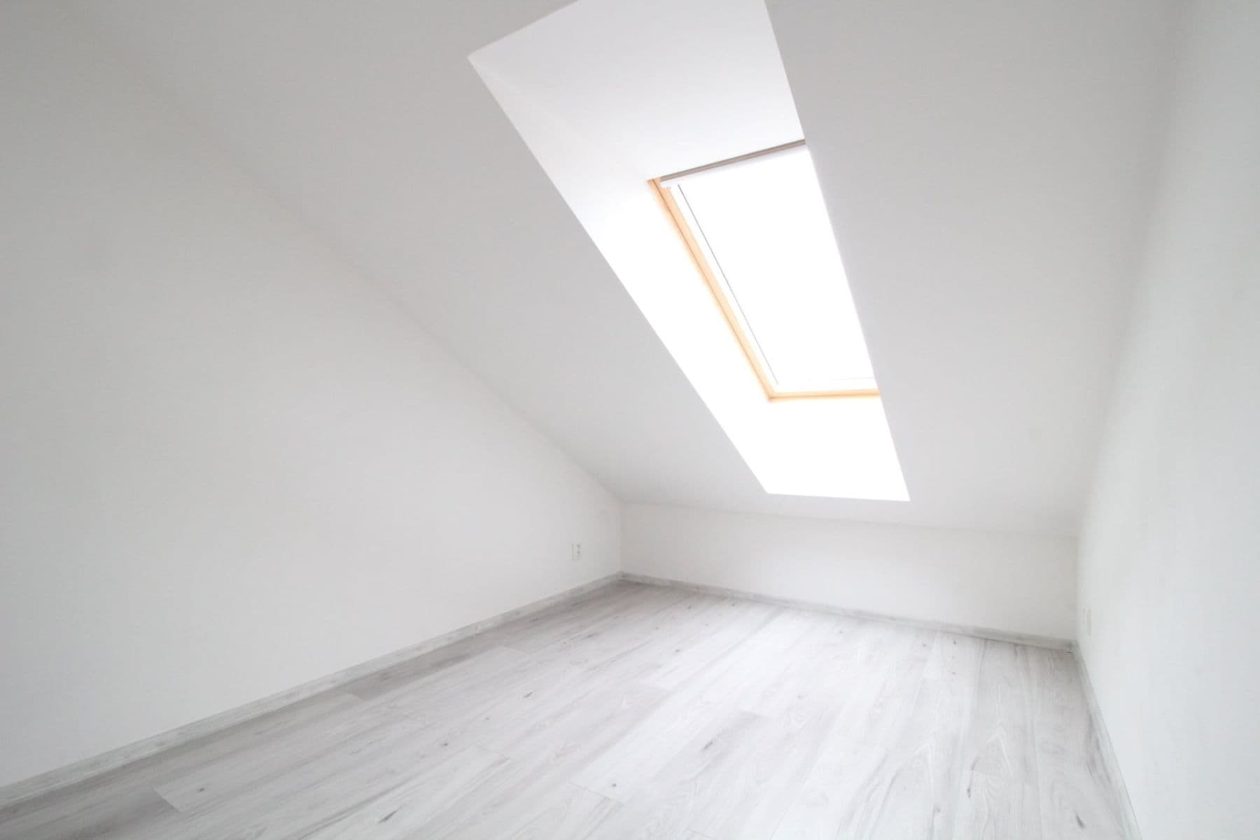 Pronájem bytu 3+1 78 m², Slepá, Milovice, Středočeský kraj Pronájem bytu 3+1 78 m², Slepá, Milovice, Středočeský kraj