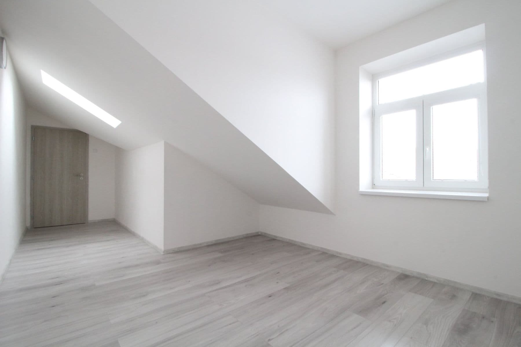Pronájem bytu 3+1 78 m², Slepá, Milovice, Středočeský kraj Pronájem bytu 3+1 78 m², Slepá, Milovice, Středočeský kraj