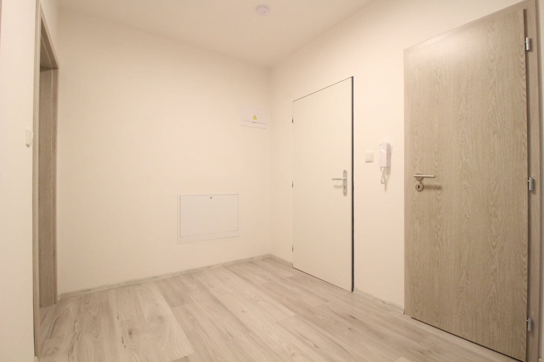 Pronájem bytu 3+1 78 m², Slepá, Milovice, Středočeský kraj Pronájem bytu 3+1 78 m², Slepá, Milovice, Středočeský kraj