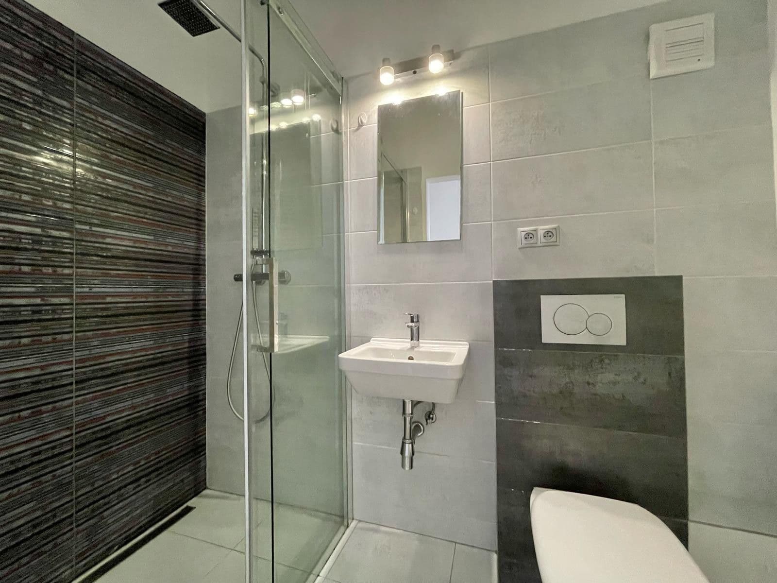 Pronájem bytu 4+1 130 m², Opavská, Nové Mesto, Bratislavský kraj Pronájem bytu 4+1 130 m², Opavská, Nové Mesto, Bratislavský kraj