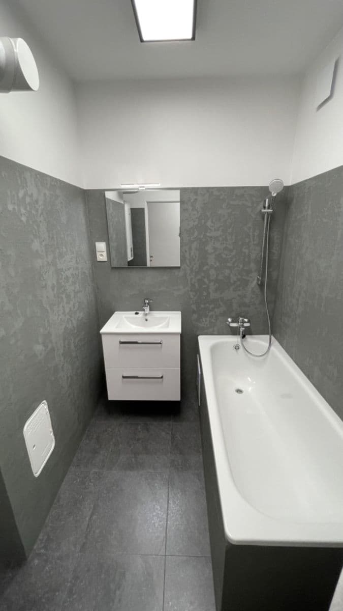 Prodej bytu 2+1 58 m², Spojovací, Sezemice, Pardubický kraj Prodej bytu 2+1 58 m², Spojovací, Sezemice, Pardubický kraj