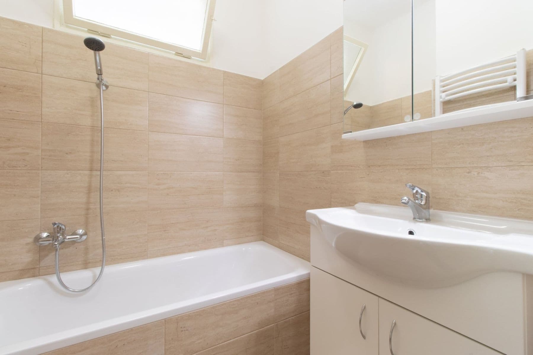 Pronájem bytu 3+1 73 m², Jedličkova, Lysá nad Labem, Středočeský kraj Pronájem bytu 3+1 73 m², Jedličkova, Lysá nad Labem, Středočeský kraj