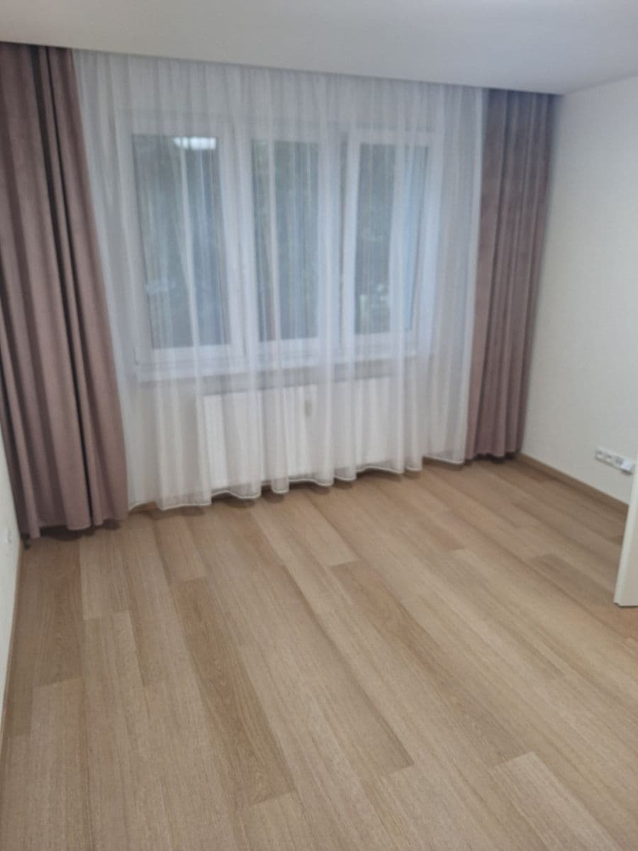 Pronájem bytu 2+1 55 m², Mahulenina, Praha, Praha Pronájem bytu 2+1 55 m², Mahulenina, Praha, Praha