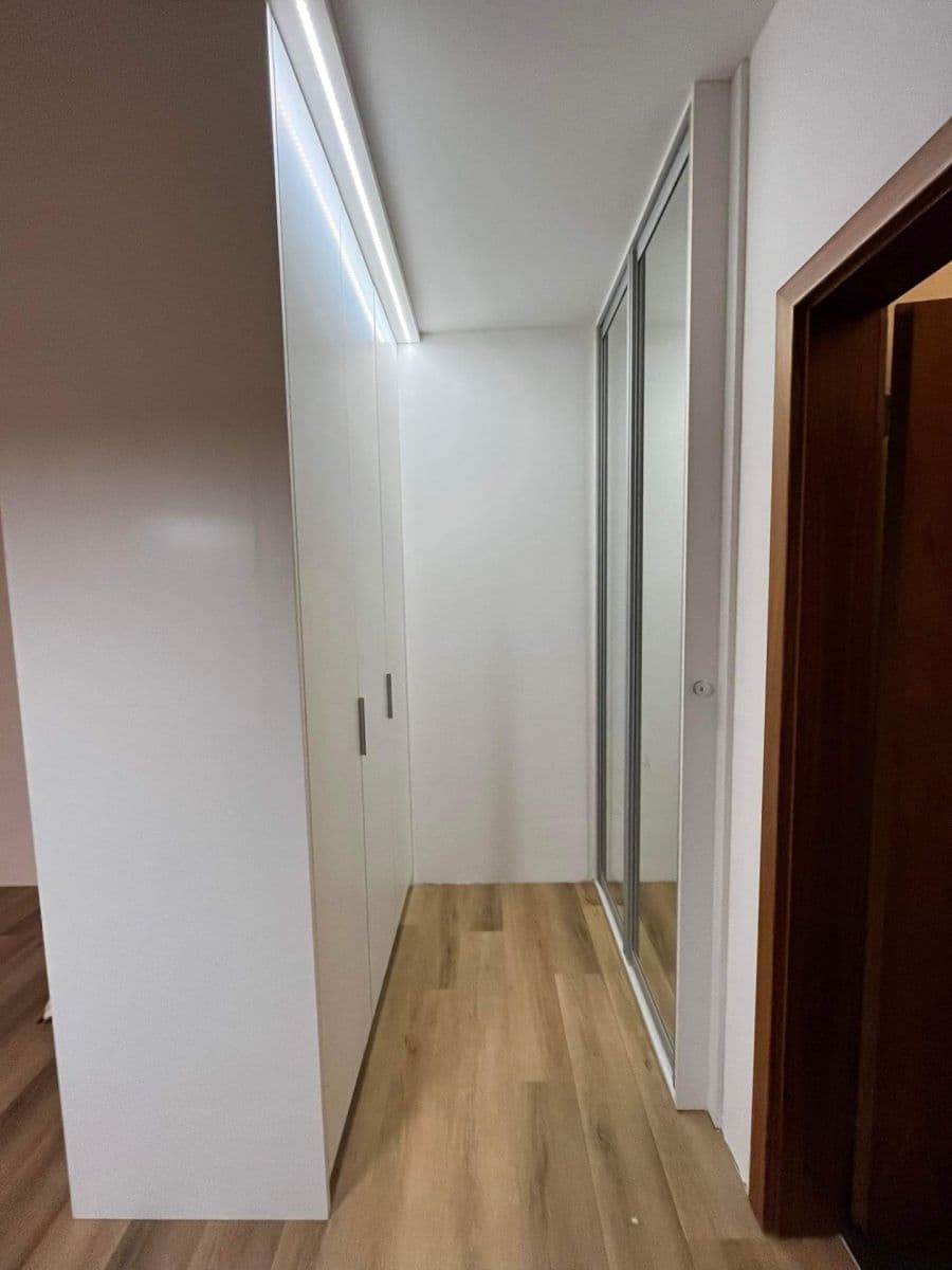 Pronájem bytu 1+kk 38 m², Májová, Praha, Praha Pronájem bytu 1+kk 38 m², Májová, Praha, Praha