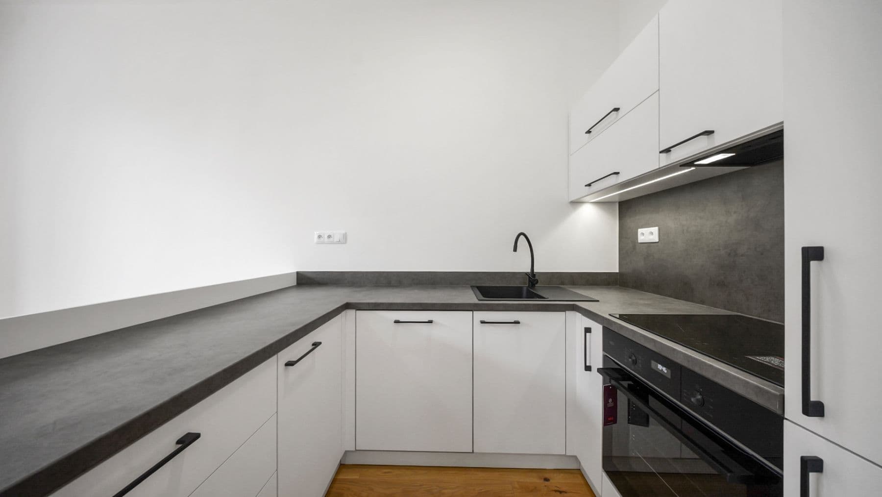 Pronájem bytu 2+kk 55 m², Jeseniova, Praha, Praha Pronájem bytu 2+kk 55 m², Jeseniova, Praha, Praha