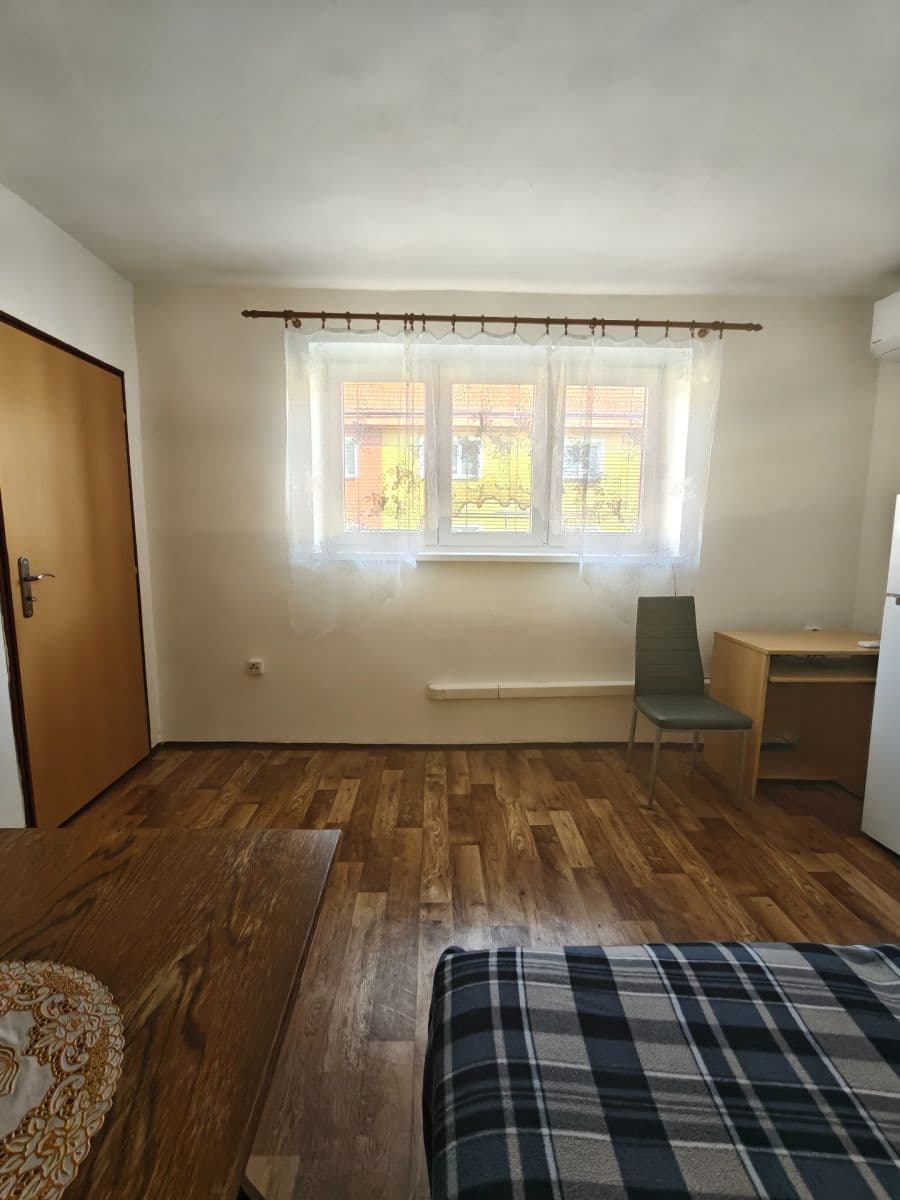 Pronájem bytu 1+kk 34 m², Zámecká, Kynšperk nad Ohří, Karlovarský kraj Pronájem bytu 1+kk 34 m², Zámecká, Kynšperk nad Ohří, Karlovarský kraj
