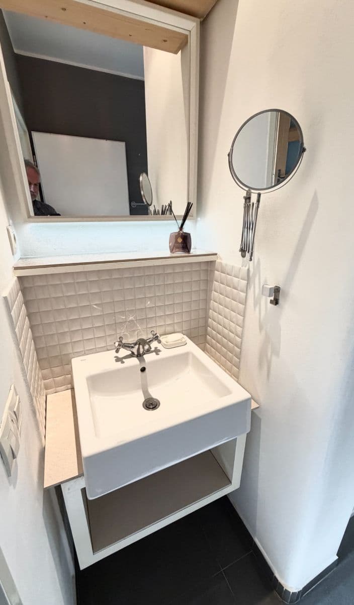 Pronájem bytu 2+kk 40 m², U Mlýna, Praha, Praha Pronájem bytu 2+kk 40 m², U Mlýna, Praha, Praha