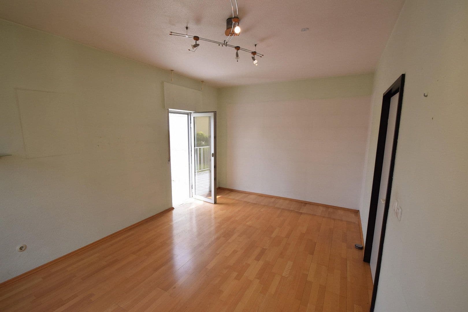 Prodej domu 216 m², pozemek 530 m², Weiterstadt, Hessen Prodej domu 216 m², pozemek 530 m², Weiterstadt, Hessen