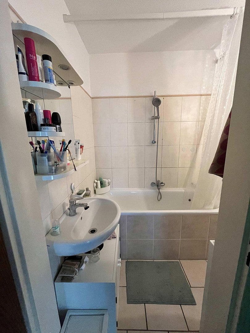 Pronájem bytu 3+1 70 m², Kapellenhofweg 1, Köln, Severní Porýní-Vestfálsko Pronájem bytu 3+1 70 m², Kapellenhofweg 1, Köln, Severní Porýní-Vestfálsko