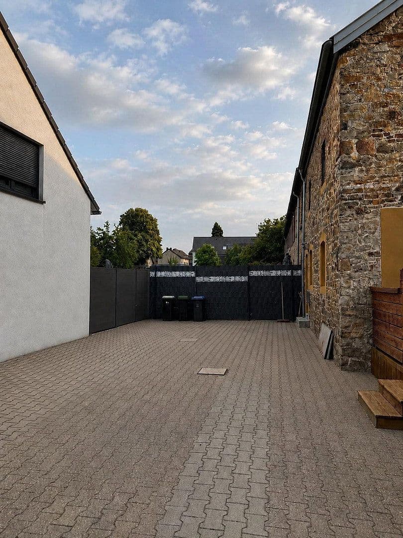 Prodej domu 136 m², pozemek 191 m², Cáchy, Severní Porýní-Vestfálsko Prodej domu 136 m², pozemek 191 m², Cáchy, Severní Porýní-Vestfálsko