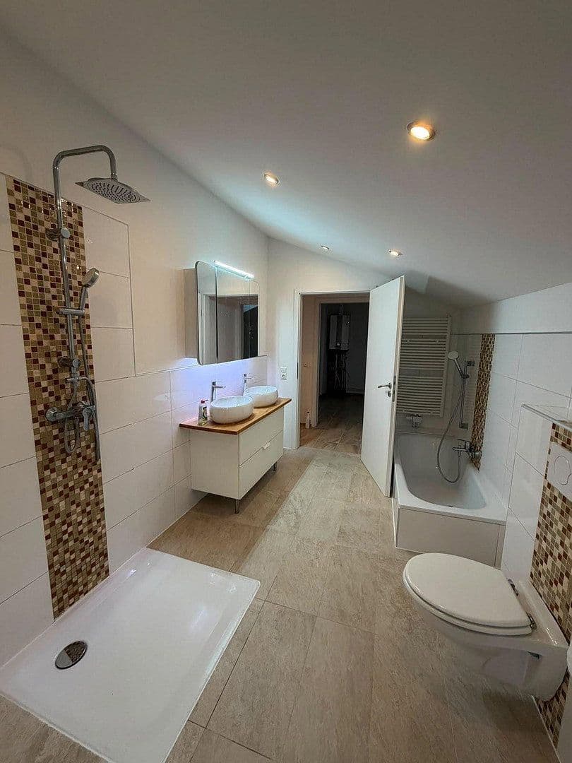 Prodej domu 136 m², pozemek 191 m², Cáchy, Severní Porýní-Vestfálsko Prodej domu 136 m², pozemek 191 m², Cáchy, Severní Porýní-Vestfálsko