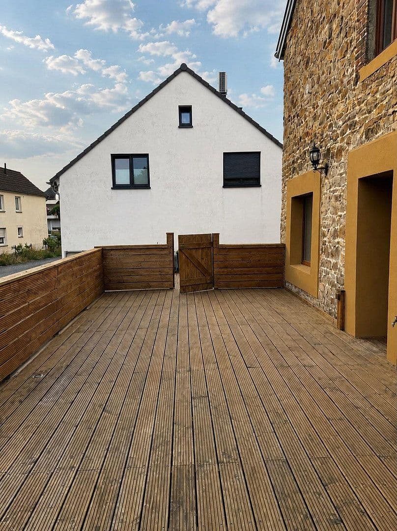 Prodej domu 136 m², pozemek 191 m², Cáchy, Severní Porýní-Vestfálsko Prodej domu 136 m², pozemek 191 m², Cáchy, Severní Porýní-Vestfálsko