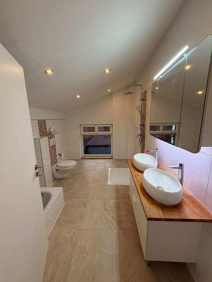 Prodej domu 136 m², pozemek 191 m², Cáchy, Severní Porýní-Vestfálsko Prodej domu 136 m², pozemek 191 m², Cáchy, Severní Porýní-Vestfálsko