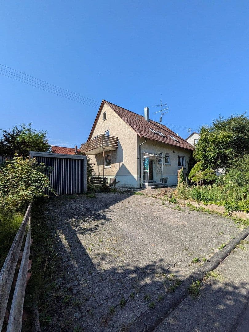 Prodej domu 172 m², pozemek 690 m², Laupheim, Bádensko-Württembersko Prodej domu 172 m², pozemek 690 m², Laupheim, Bádensko-Württembersko