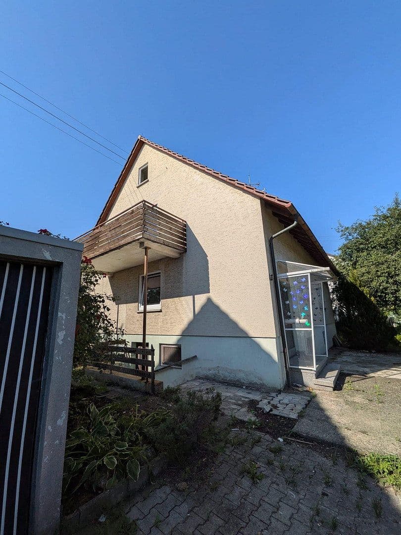 Prodej domu 172 m², pozemek 690 m², Laupheim, Bádensko-Württembersko Prodej domu 172 m², pozemek 690 m², Laupheim, Bádensko-Württembersko