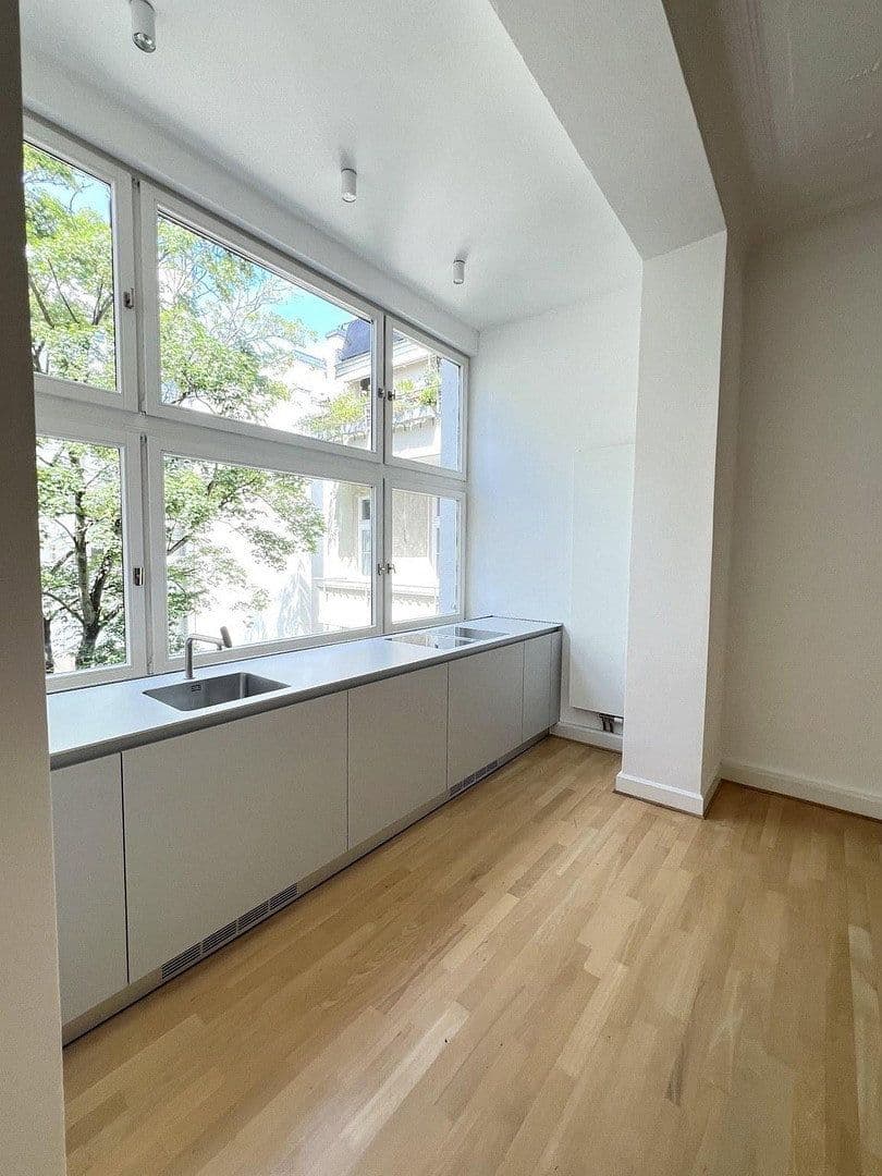 Prodej bytu 5+1 176 m², Düsseldorf, Severní Porýní-Vestfálsko Prodej bytu 5+1 176 m², Düsseldorf, Severní Porýní-Vestfálsko