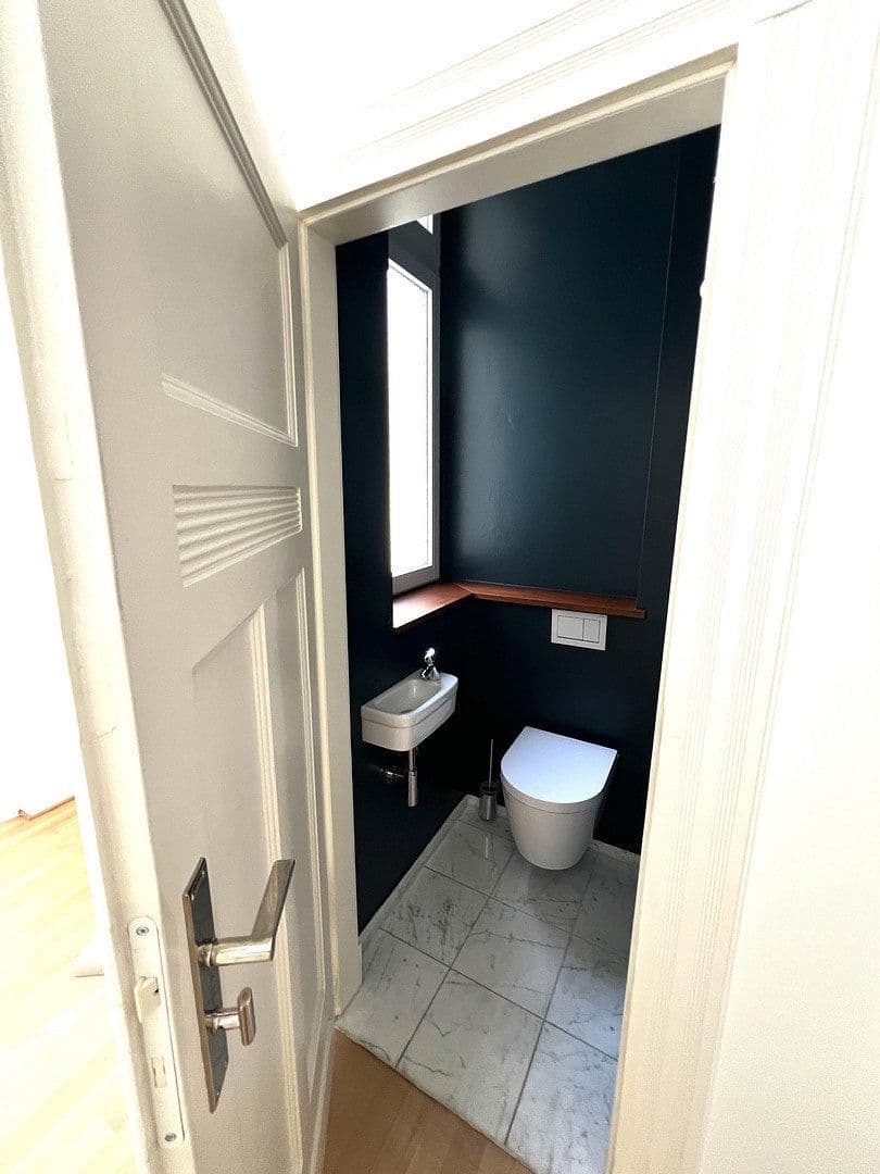 Prodej bytu 5+1 176 m², Düsseldorf, Severní Porýní-Vestfálsko Prodej bytu 5+1 176 m², Düsseldorf, Severní Porýní-Vestfálsko