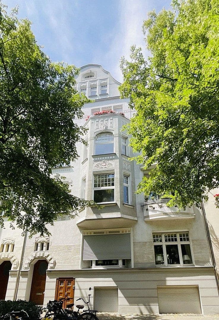 Prodej bytu 5+1 176 m², Düsseldorf, Severní Porýní-Vestfálsko Prodej bytu 5+1 176 m², Düsseldorf, Severní Porýní-Vestfálsko