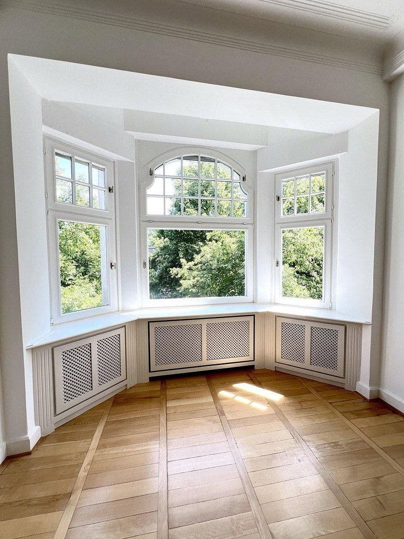Prodej bytu 5+1 176 m², Düsseldorf, Severní Porýní-Vestfálsko Prodej bytu 5+1 176 m², Düsseldorf, Severní Porýní-Vestfálsko