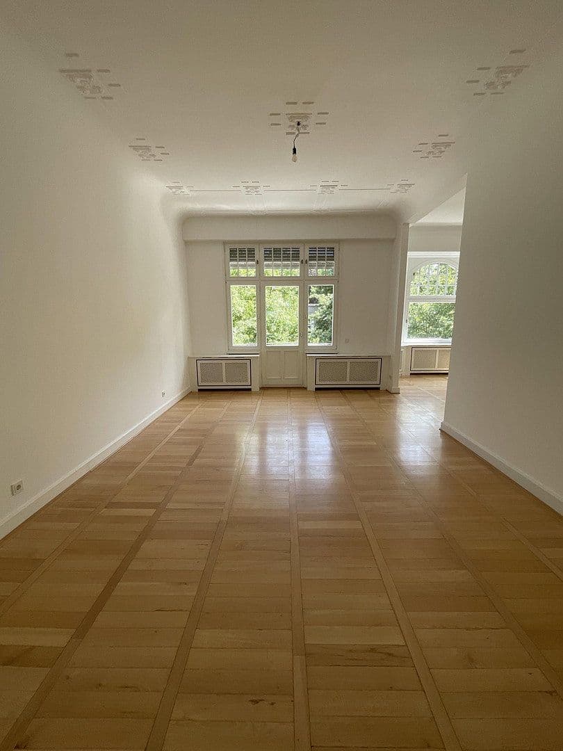 Prodej bytu 5+1 176 m², Düsseldorf, Severní Porýní-Vestfálsko Prodej bytu 5+1 176 m², Düsseldorf, Severní Porýní-Vestfálsko