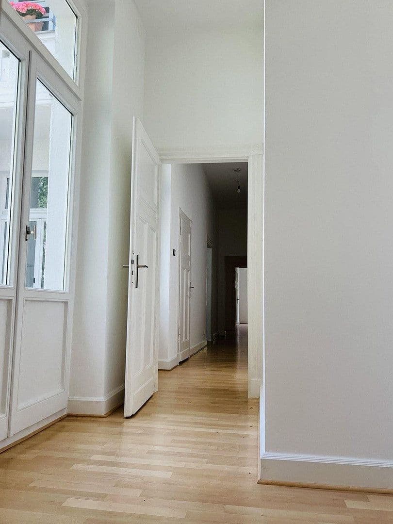Prodej bytu 5+1 176 m², Düsseldorf, Severní Porýní-Vestfálsko Prodej bytu 5+1 176 m², Düsseldorf, Severní Porýní-Vestfálsko
