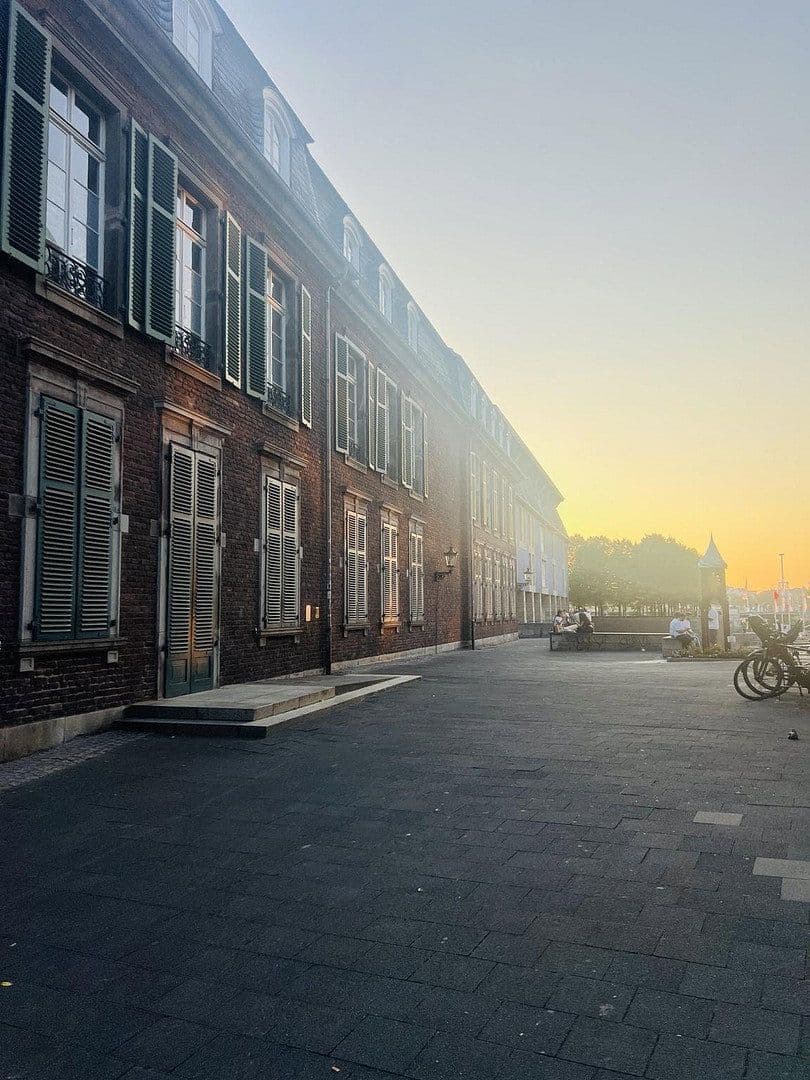 Prodej bytu 5+1 176 m², Düsseldorf, Severní Porýní-Vestfálsko Prodej bytu 5+1 176 m², Düsseldorf, Severní Porýní-Vestfálsko