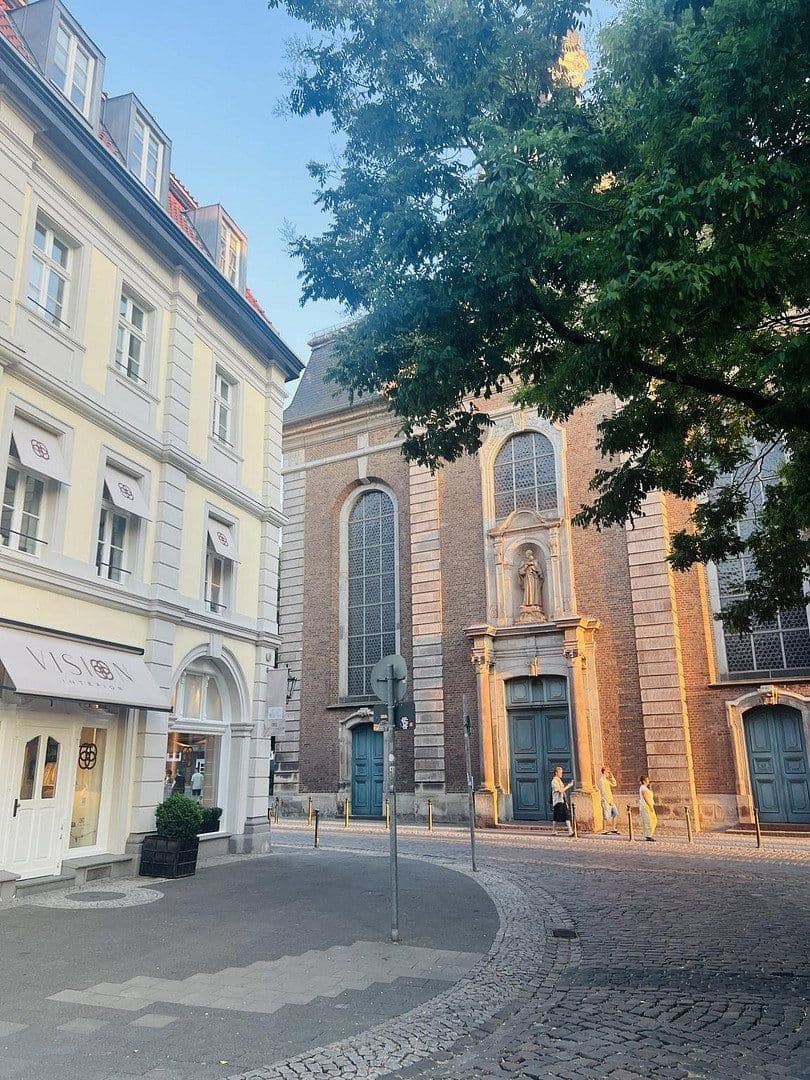 Prodej bytu 5+1 176 m², Düsseldorf, Severní Porýní-Vestfálsko Prodej bytu 5+1 176 m², Düsseldorf, Severní Porýní-Vestfálsko