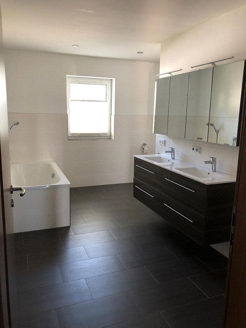 Pronájem domu 199 m², pozemek 334 m², Schlössleblick 4, Wehr, Bádensko-Württembersko Pronájem domu 199 m², pozemek 334 m², Schlössleblick 4, Wehr, Bádensko-Württembersko