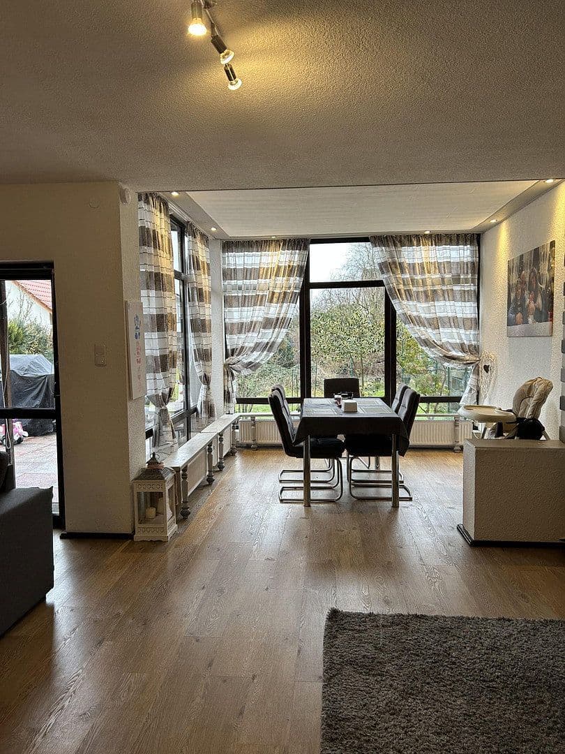Pronájem domu 110 m², pozemek 210 m², Langenzenn, Bavorsko Pronájem domu 110 m², pozemek 210 m², Langenzenn, Bavorsko