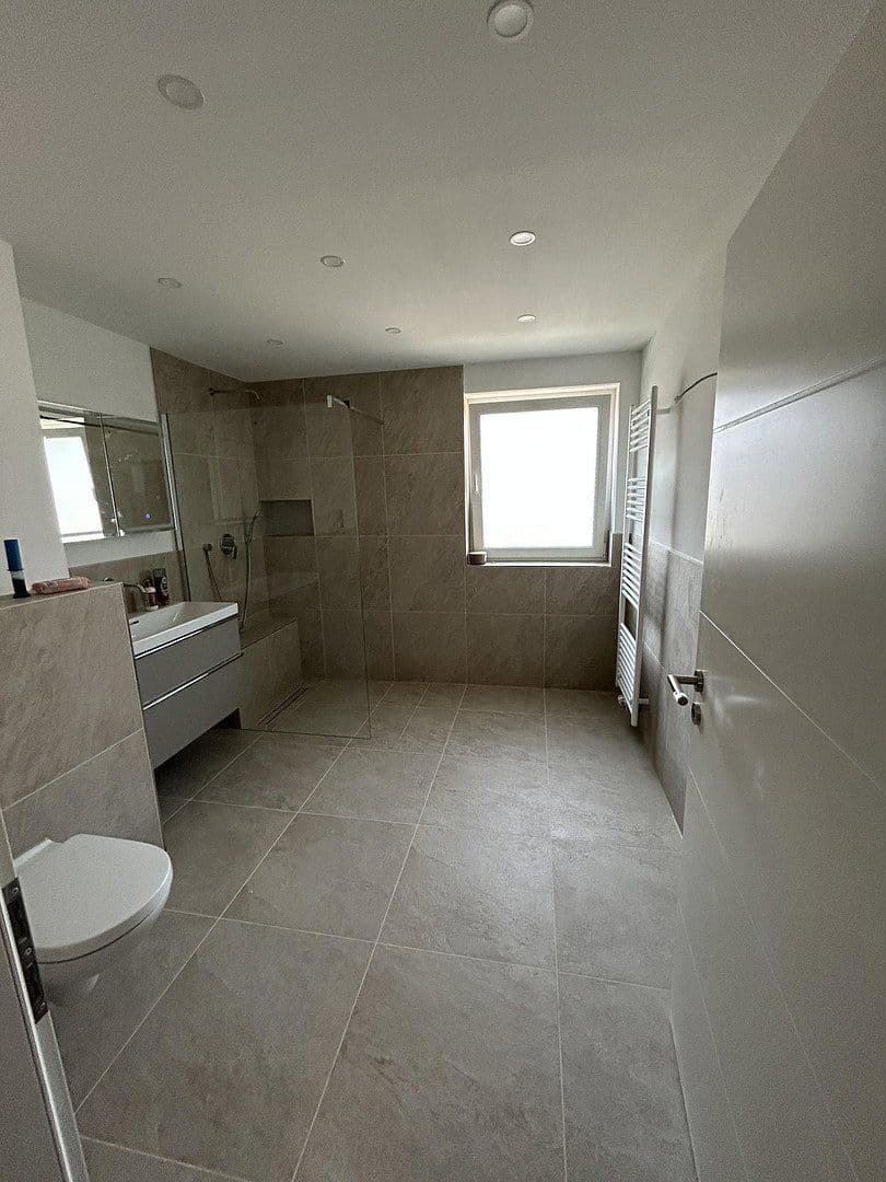 Pronájem domu 110 m², pozemek 210 m², Langenzenn, Bavorsko Pronájem domu 110 m², pozemek 210 m², Langenzenn, Bavorsko
