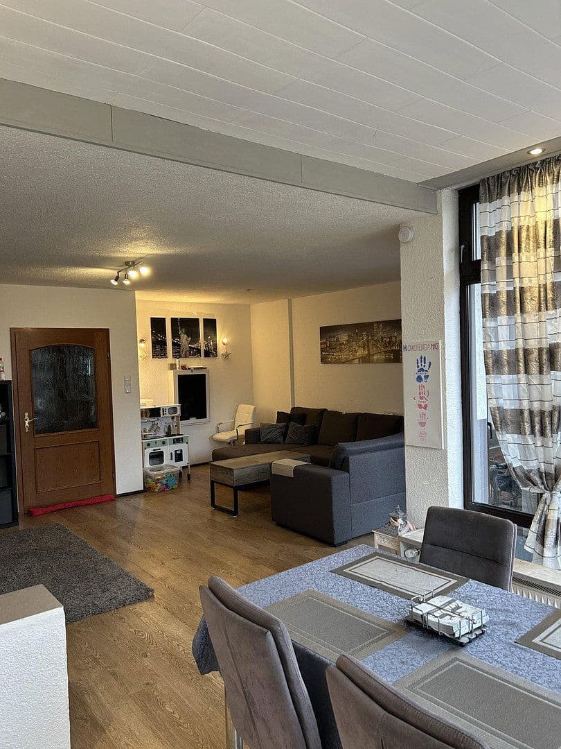 Pronájem domu 110 m², pozemek 210 m², Langenzenn, Bavorsko Pronájem domu 110 m², pozemek 210 m², Langenzenn, Bavorsko