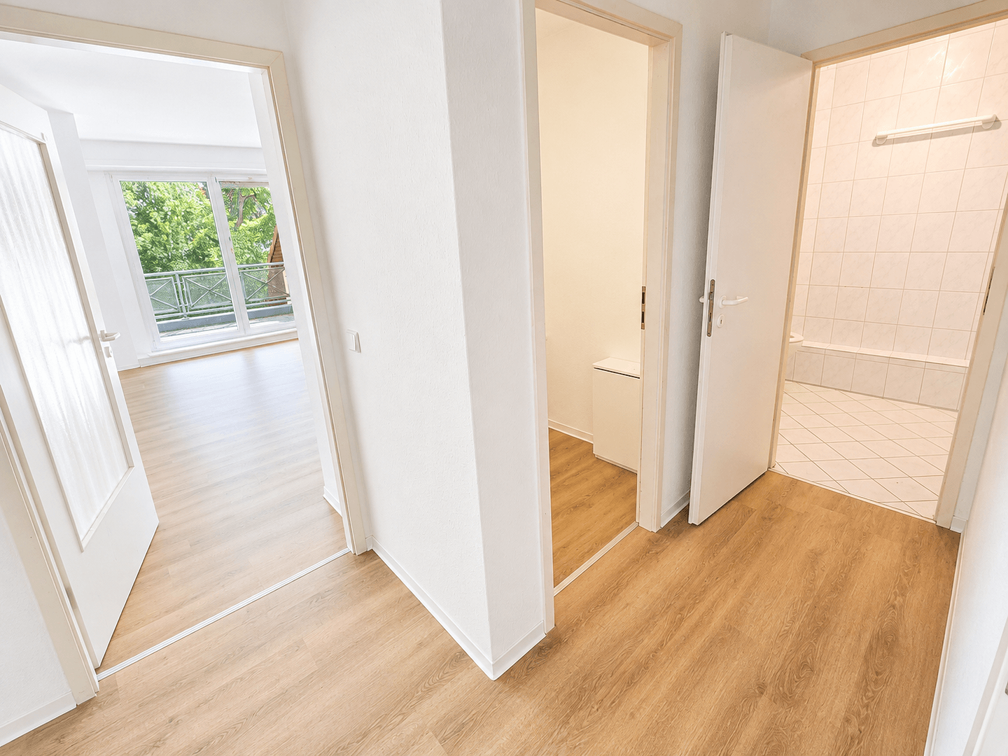 Pronájem bytu 1+1 35 m², Wiesloch, Bádensko-Württembersko Pronájem bytu 1+1 35 m², Wiesloch, Bádensko-Württembersko