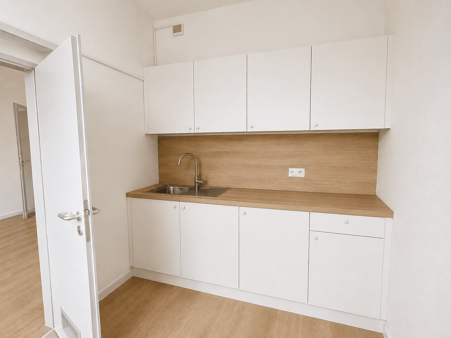 Pronájem kanceláře 145 m², Dresdner Str. 72, Freital, Sasko Pronájem kanceláře 145 m², Dresdner Str. 72, Freital, Sasko