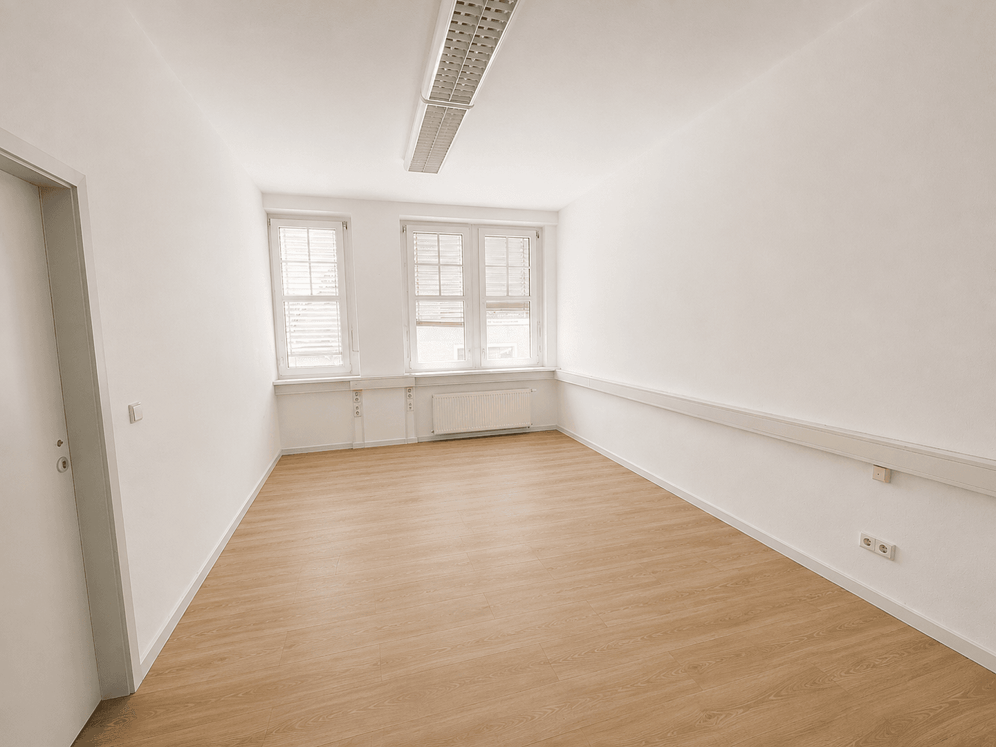 Pronájem kanceláře 145 m², Dresdner Str. 72, Freital, Sasko Pronájem kanceláře 145 m², Dresdner Str. 72, Freital, Sasko